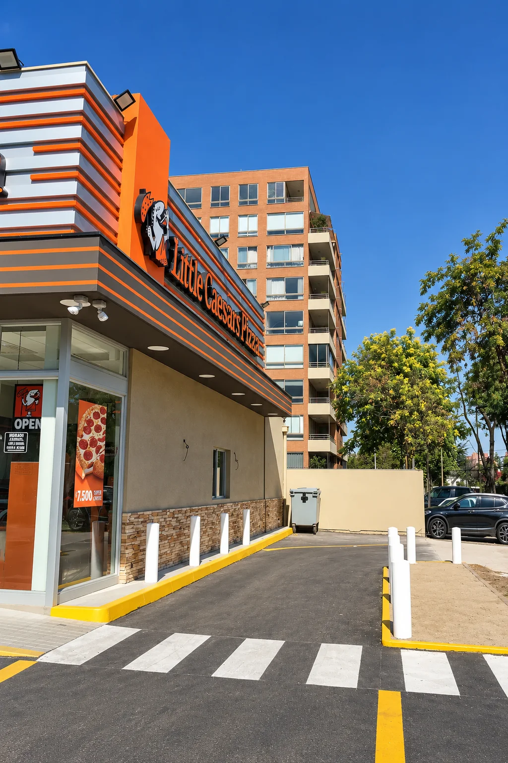 Vista lateral del local Little Caesars Las Tranqueras habilitado por COESA
